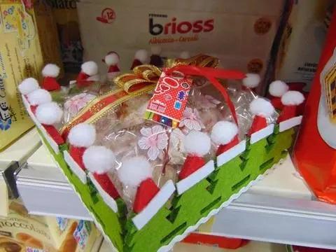 Cestino natalizio in feltro  - Sconti per Fioristi e Aziende -  con paste di mandorla