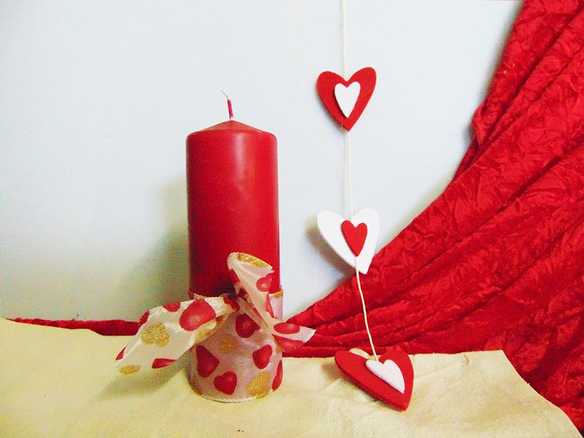 Moccolo Rosso con Nastro Cuori H 12 - 16 dm. 5,5 Articolo per San Valentino - Sconti per Fioristi e Aziende