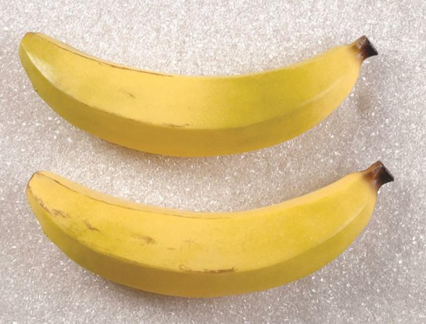 Banana gigante artificiale in plastica  - Sconti per Fioristi e Aziende e Wedding . - H 33 cm dm. 6.5