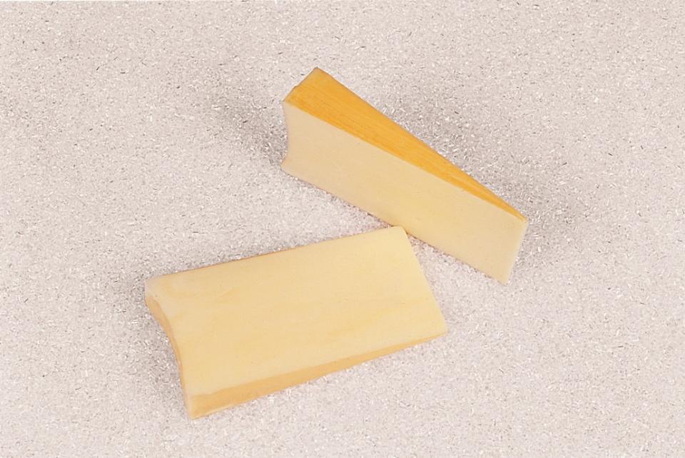 Fontina a fette 2 pezzi artificiale in plastica - Sconti per Fioristi e Aziende . - 16x7.5 cm.