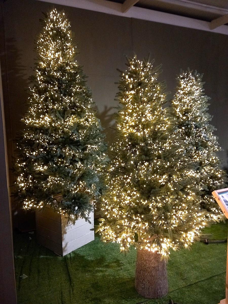 Albero Luxury abete c/ Led -  Sconti per Fioristi e Aziende - H 180/210/240 in PE+PVC