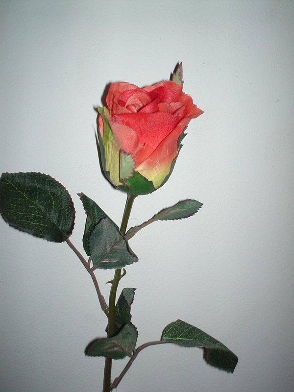 Bocciolone di Rosa in poliestere H 70 - Sconti per Fioristi e Aziende .