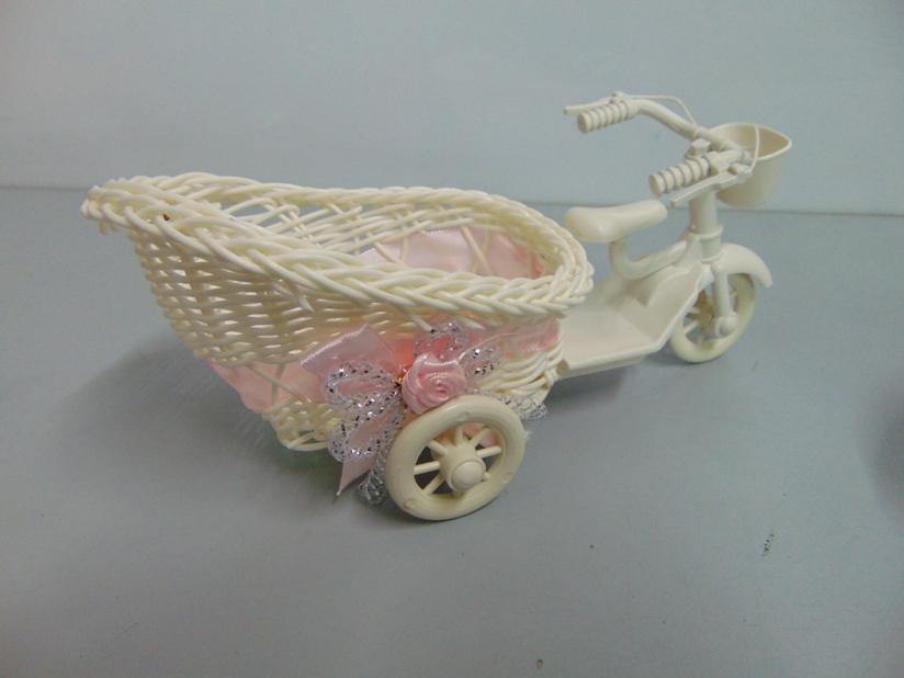Triciclo effetto vimini rosa in 2 misure