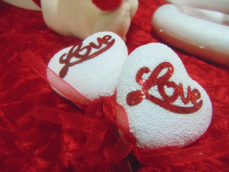 Cuore Bianco LOVE in 2 modelli Articolo per San Valentino - Sconti per Fioristi e Aziende