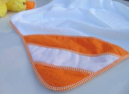Accappatoio per Neonato in Spugna e Tela Aida con cappuccio