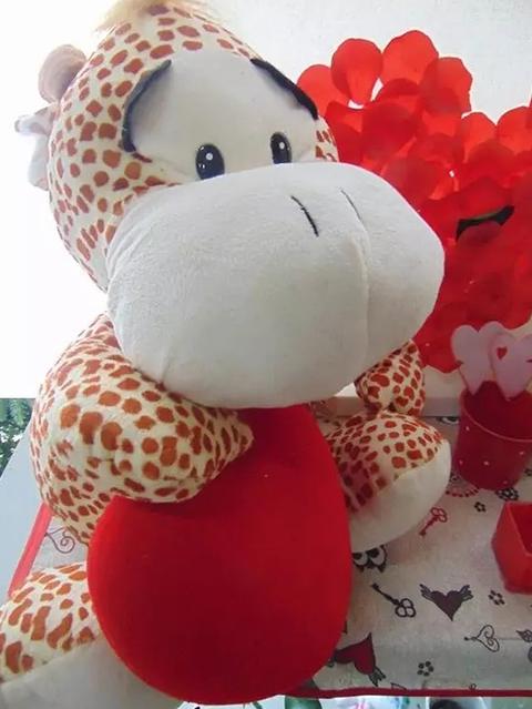Giraffa H 20 e H 40 con cuore vellutato Articolo per S. Valentino - Sconti per Fioristi e Aziende