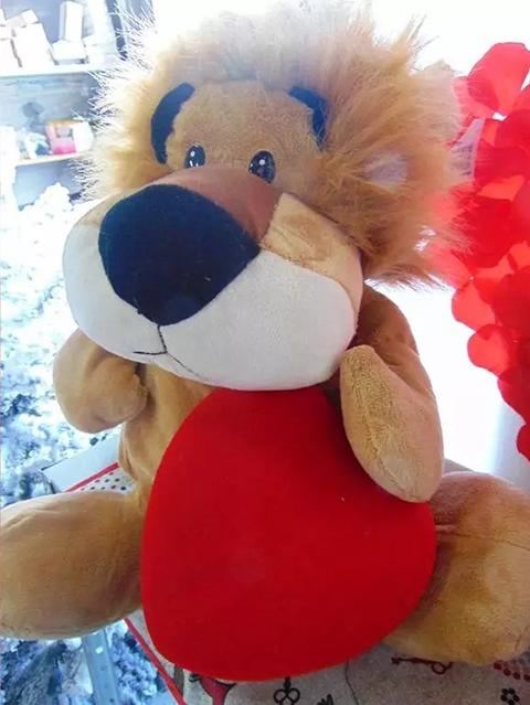 Leoncino H 20 e H 40 con cuore vellutato Articolo per S. Valentino - Sconti per Fioristi e Aziende