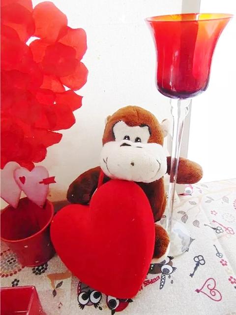 Scimmietta H 20 e H 40 con cuore vellutato Articolo per S. Valentino - Sconti per Fioristi e Aziende