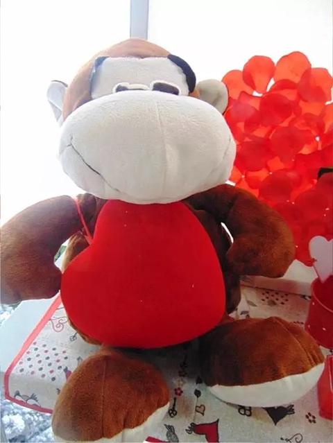 Scimmietta H 20 e H 40 con cuore vellutato Articolo per S. Valentino - Sconti per Fioristi e Aziende