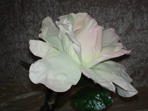 Rosa Gigante e Bocciolo Gigante in Micropeach H 130 - Sconti per Fioristi e Aziende