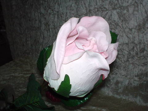 Rosa Gigante e Bocciolo Gigante in Micropeach H 130 - Sconti per Fioristi e Aziende
