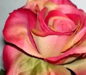 Rosa aperta Arredo Artificiale in poliestere - Sconti per Fioristi e Aziende .