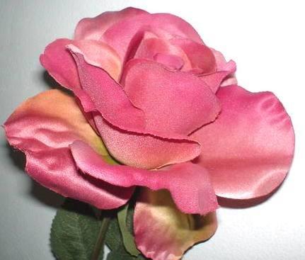Rosa aperta Arredo Artificiale in poliestere - Sconti per Fioristi e Aziende .