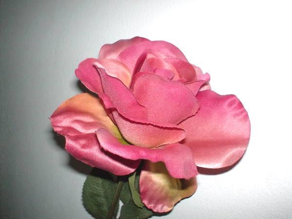 Rosa aperta Arredo Artificiale in poliestere - Sconti per Fioristi e Aziende .