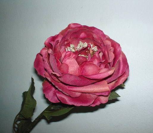 Rosa British Arredo  Artificiale in poliestere - Sconti per Fioristi e Aziende .