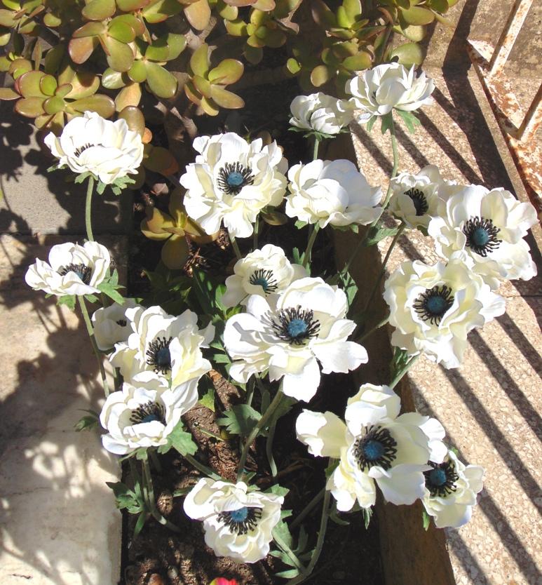 Anemoni spray x 2 H 56 in poliestere - Sconti per Fioristi e Aziende .