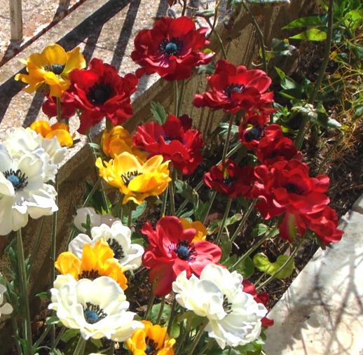 Anemoni spray x 2 H 56 in poliestere - Sconti per Fioristi e Aziende .