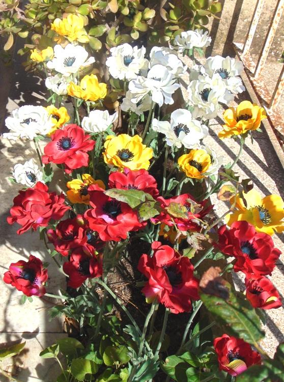 Anemoni spray x 2 H 56 in poliestere - Sconti per Fioristi e Aziende .