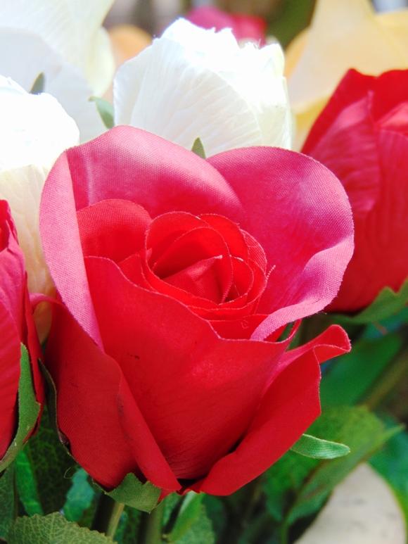 Coppia Bocciolo & Rosa  in poliestere - Sconti per Fioristi e Aziende . - artificiale