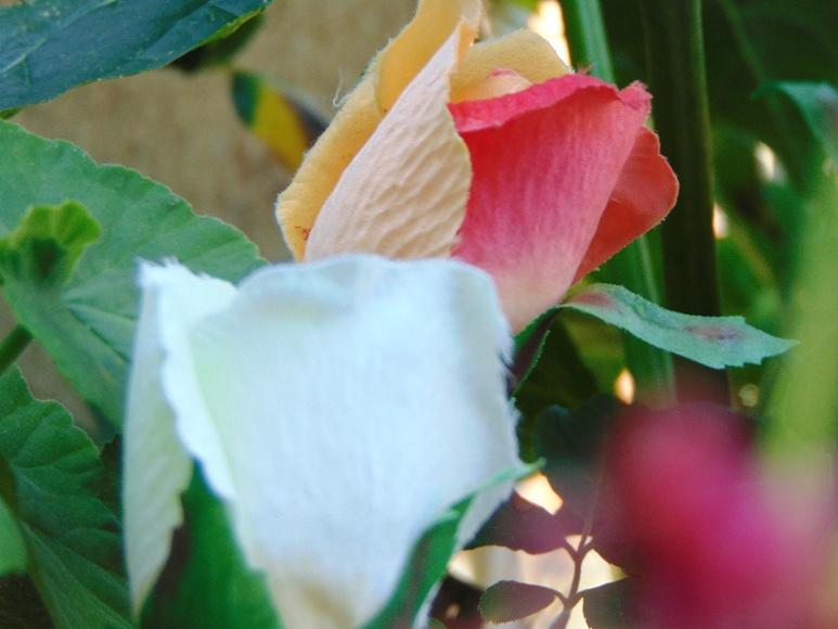 Bocciolo di rosa velvet in poliestere - Sconti per Fioristi e Aziende .