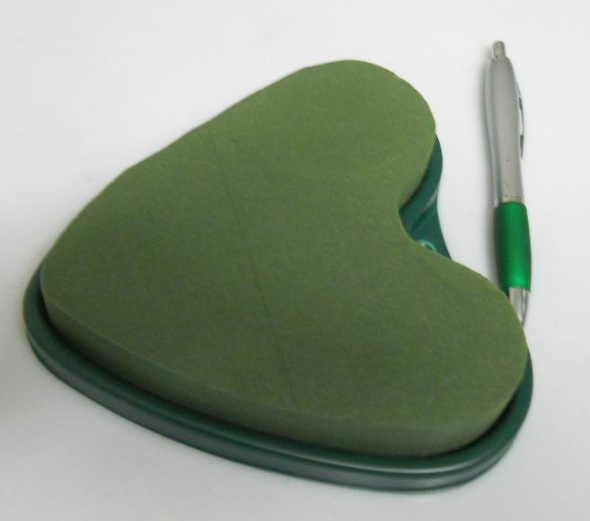 Cuore spugna cm. 16 x 2 Pz  - Sconti per Fioristi e Aziende - Ydro con base in plastica