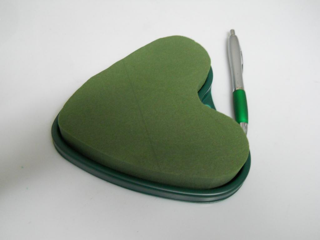 Cuore spugna cm. 16 x 2 Pz  - Sconti per Fioristi e Aziende - Ydro con base in plastica