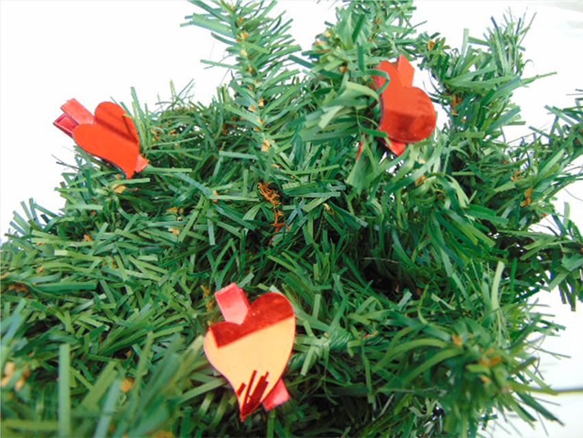 Mollette rosse con cuore x 6 - Sconti per Fioristi e Aziende