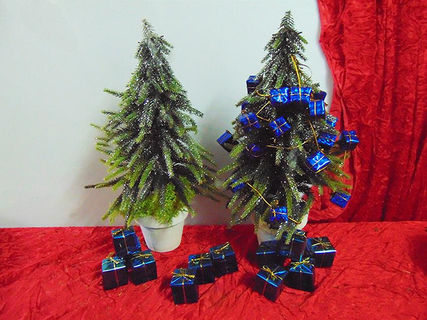 Albero di Natale H 33 cm.  - Sconti per Fioristi e Aziende - in poliestre con vaso