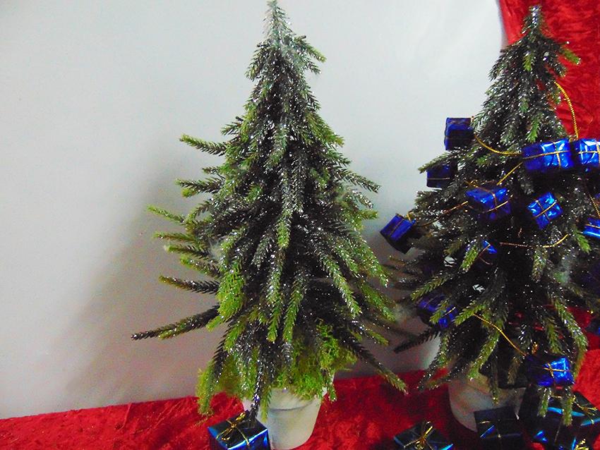 Albero di Natale H 33 cm.  - Sconti per Fioristi e Aziende - in poliestre con vaso
