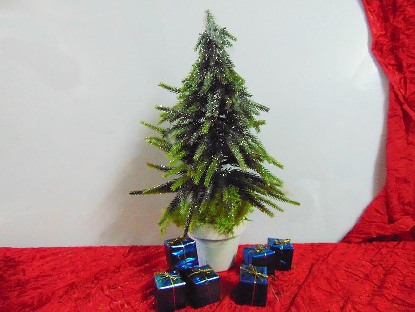 Albero di Natale H 33 cm.  - Sconti per Fioristi e Aziende - in poliestre con vaso