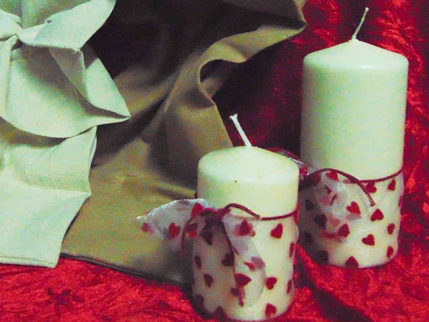Moccolo con Nastro Cuori H 23 dm. 7,5 Articolo per San Valentino - Sconti per Fioristi e Aziende