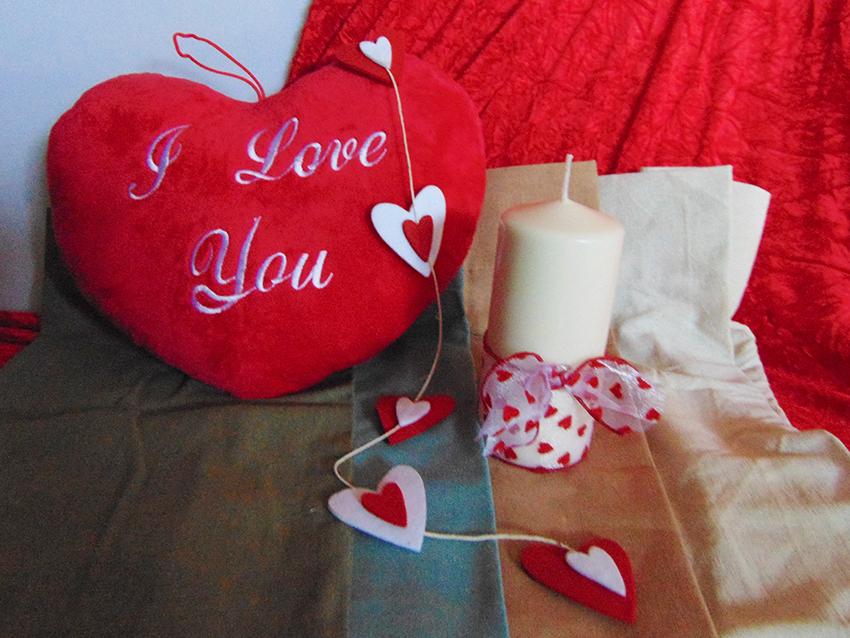 Moccolo con Nastro Cuori H 23 dm. 7,5 Articolo per San Valentino - Sconti per Fioristi e Aziende