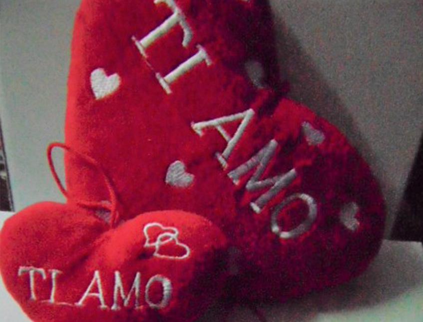 Cuscino Cuore in Velluto Rosso cm.22 Articolo per S. Valentino - Sconti per Fioristi e Aziende