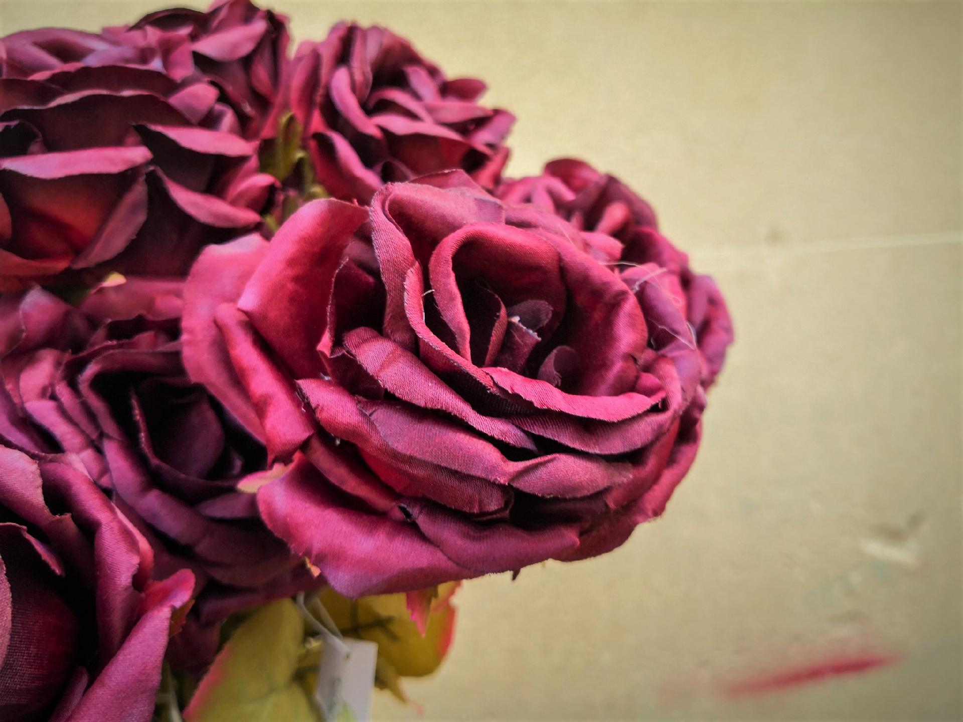 Rosa X 1 Socchiusa Arredo in poliestere Sconti per Fioristi e Aziende