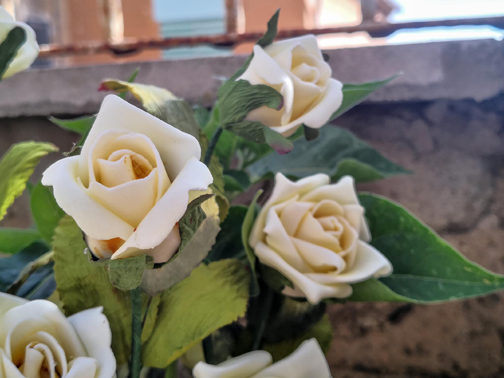 Rose Tralcio x 3 Artificiali  - Sconti per Fioristi e Aziende - in Polifoam