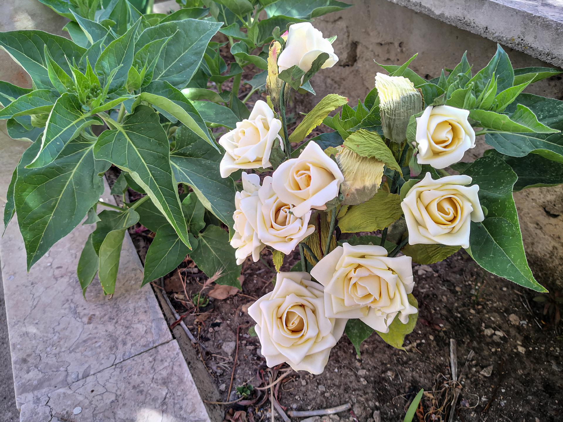 Rose Tralcio x 3 Artificiali  - Sconti per Fioristi e Aziende - in Polifoam