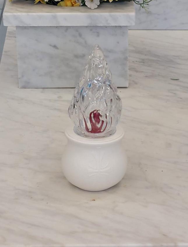 Lumino fiamma in vetro H 18 cm luce fissa Rosso/Bianco/Blu durata 365 giorni - Sconti per Fioristi e Aziende