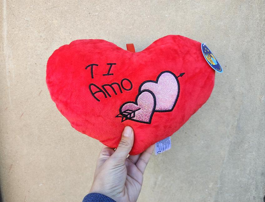 Cuscino Cuore Ti Amo in Velluto Rosso cm.29 Articolo per S. Valentino - Sconti per Fioristi e Aziende