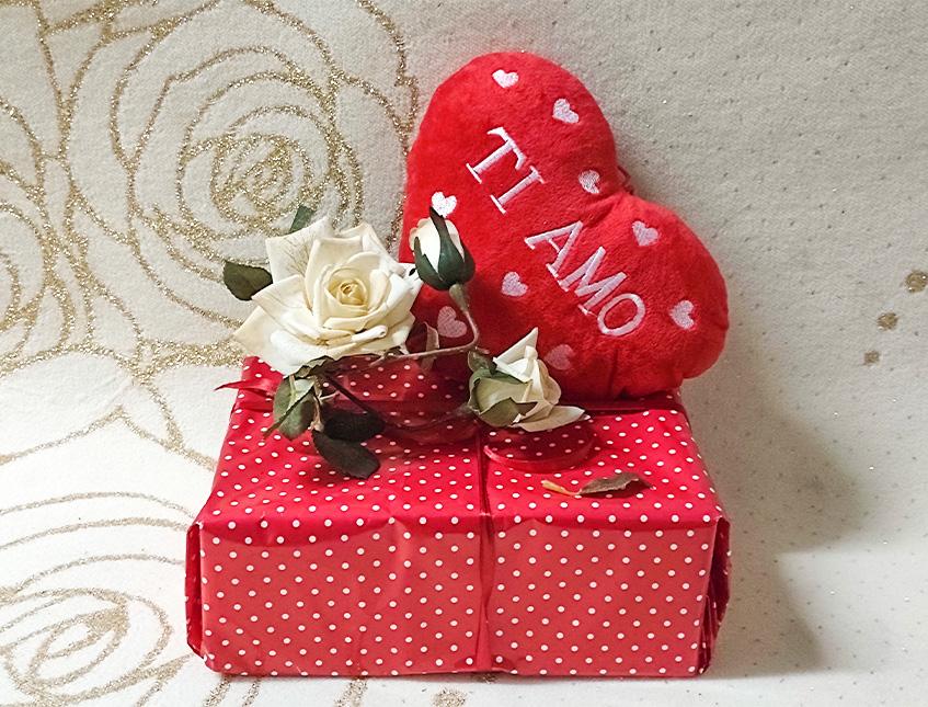 Cuore Ti Amo con cuoricini in Velluto Rosso cm.18 Articolo per S. Valentino - Sconti per Fioristi e Aziende