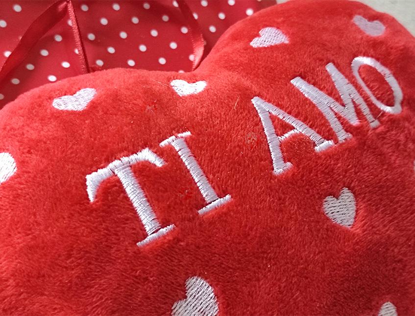 Cuore Ti Amo con cuoricini in Velluto Rosso cm.18 Articolo per S. Valentino - Sconti per Fioristi e Aziende
