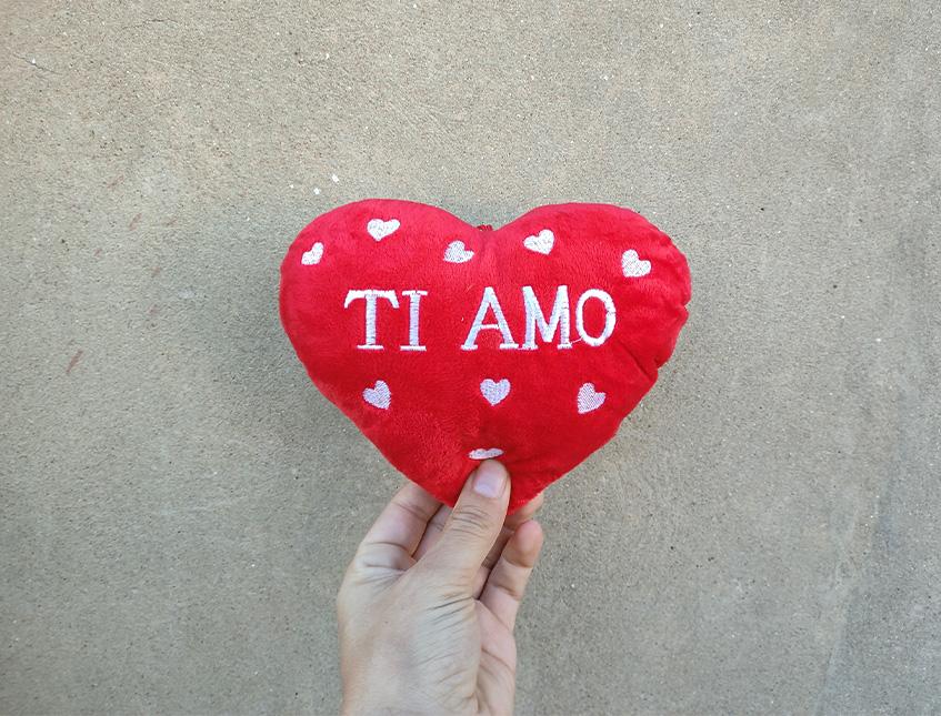 Cuore Ti Amo con cuoricini in Velluto Rosso cm.18 Articolo per S. Valentino - Sconti per Fioristi e Aziende