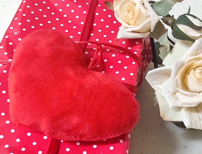 Cuscino Cuore cm.12 in Velluto Rosso Articolo per S. Valentino - Sconti per Fioristi e Aziende