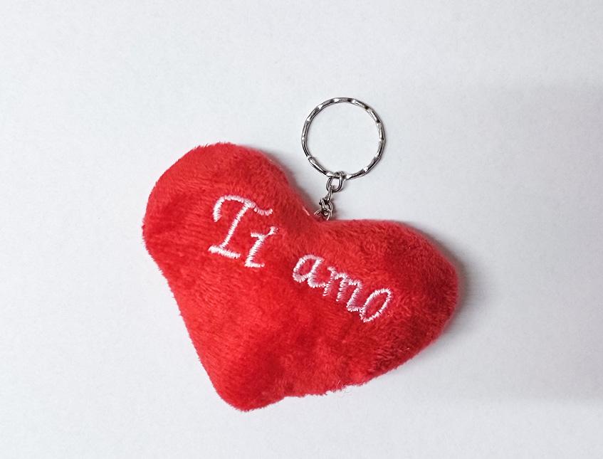 Cuore portachiavi cm. 9 Ti Amo in Velluto Rosso Articolo per S. Valentino - Sconti per Fioristi e Aziende