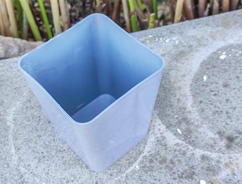Vasetto quadro cm. H 8.5   - Sconti per Fioristi e Aziende - in Plastica c/base innesto