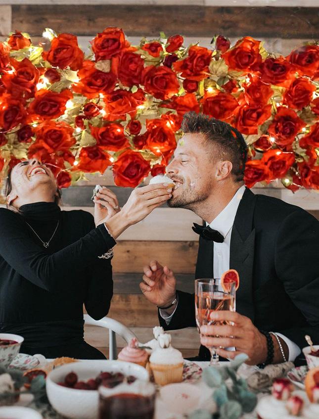 Pannello Rose rosse per te - Sconti per Fioristi, e Aziende . -cm.100 x 35 + 100 Led