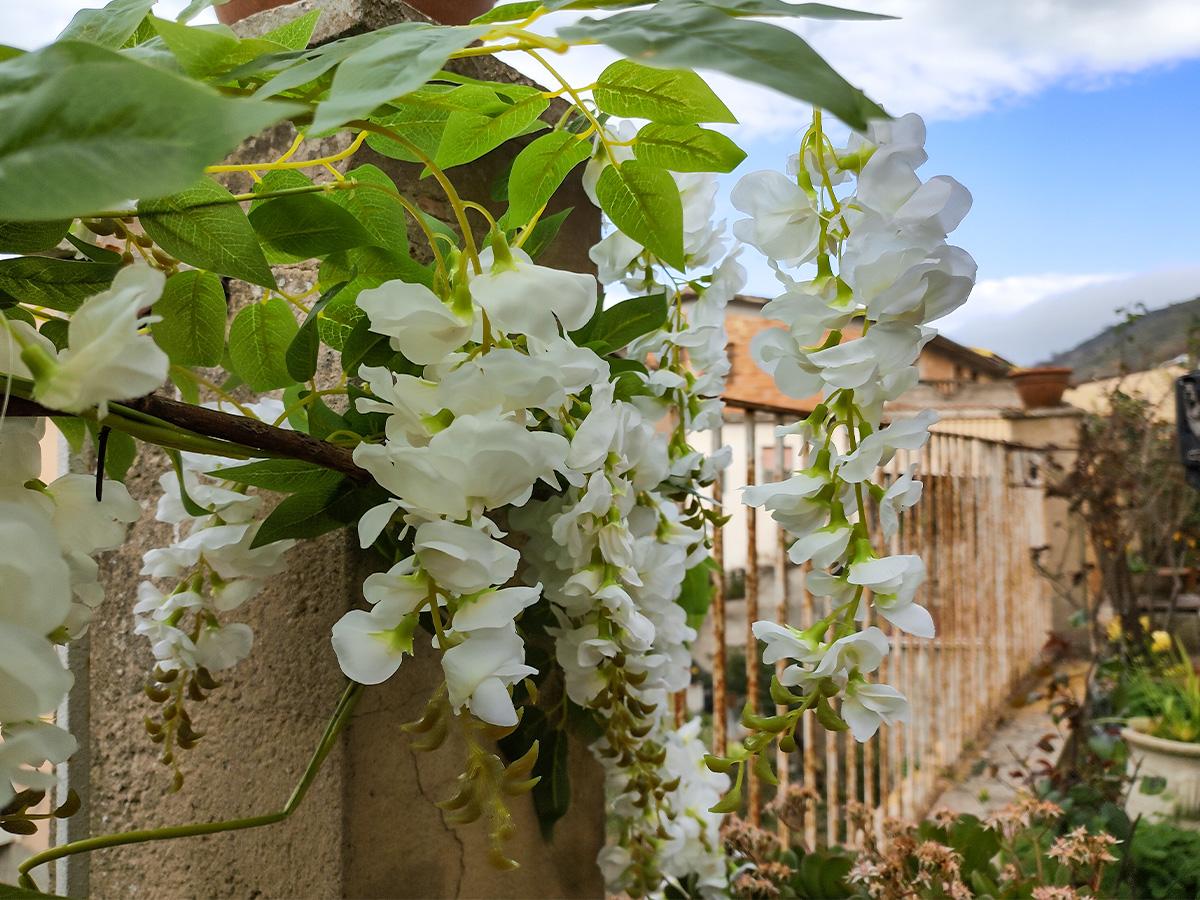 Glicine x 3  H 85 in poliester - Sconti per fioristi e aziende . - Vari colori