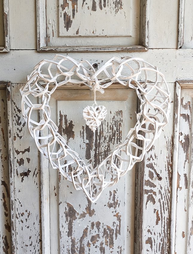 Cuore vimini traforato 25x25 - Sconti per Fioristi e Aziende - Bianco con pendente