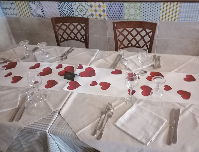 Runner Bianco con cuori - per la festa di San Valentino - 30 x 120 cm