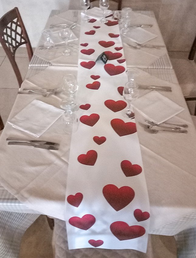 Runner Bianco con cuori - per la festa di San Valentino - 30 x 120 cm