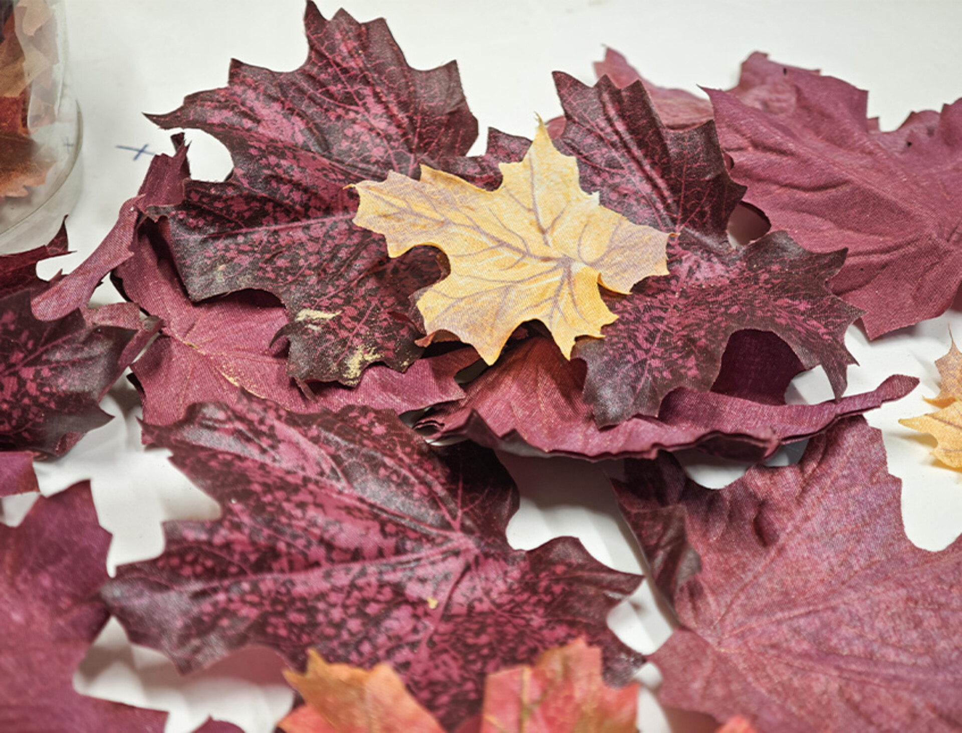 Decorazioni Autunnali Per La Casa RUIYWEN 200 Foglie D'acero Artificiali Foglie D'acero Autunnali Per Decorazione Di Nozze Feste Di Halloween (8 Cm, 4 Colori Decorazioni Thanksgiving
